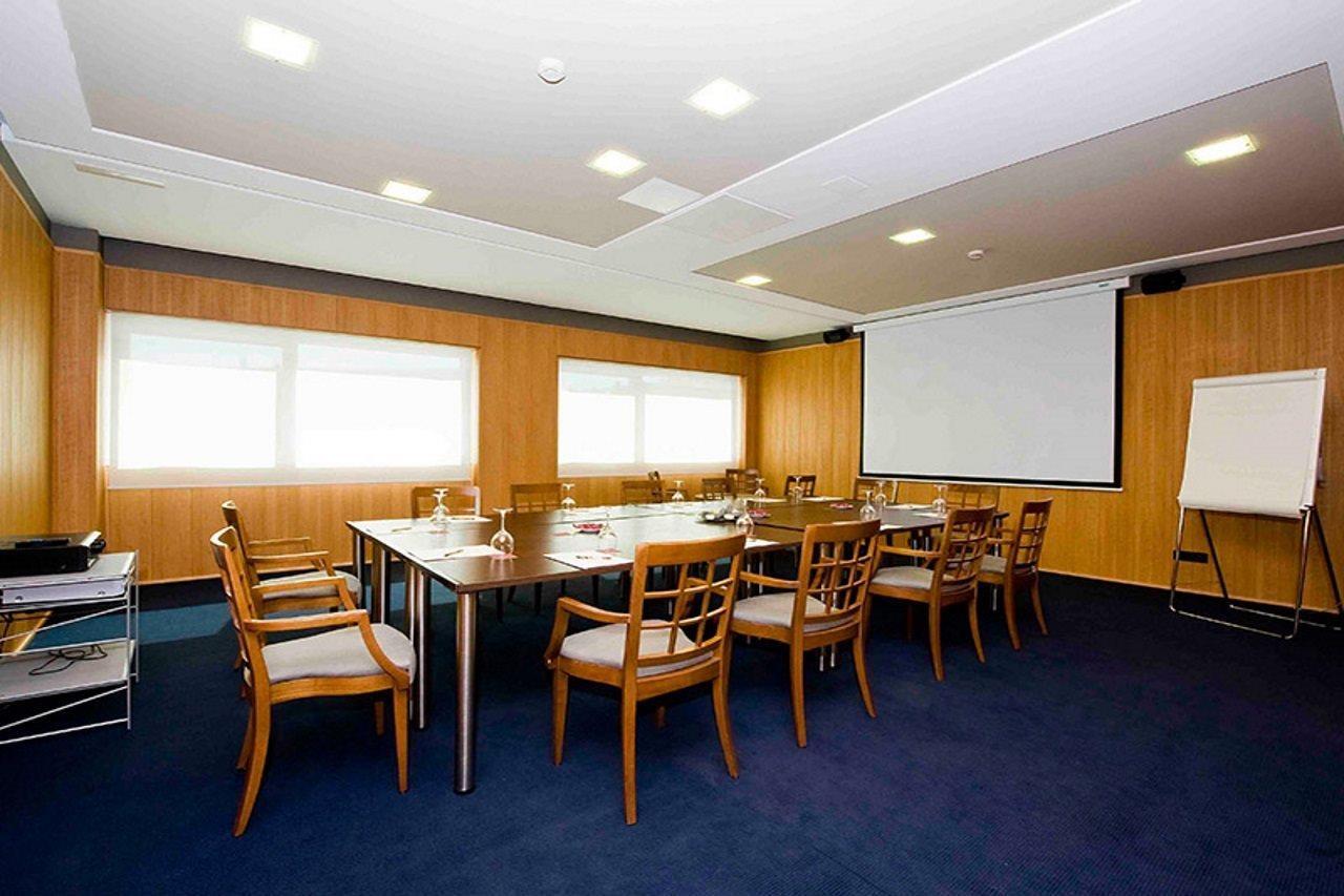 Gran Hotel Lakua Vitoria-Gasteiz Exterior photo Meeting room